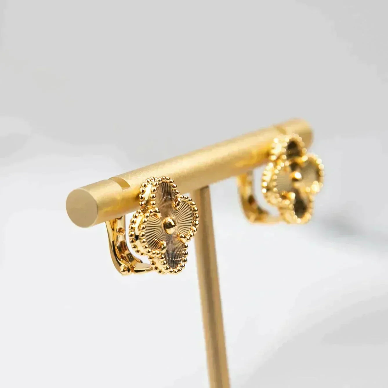 [Eternal Jewelry]CLOVER MEDIUM 1 MOTIFS LASER EARRINGS