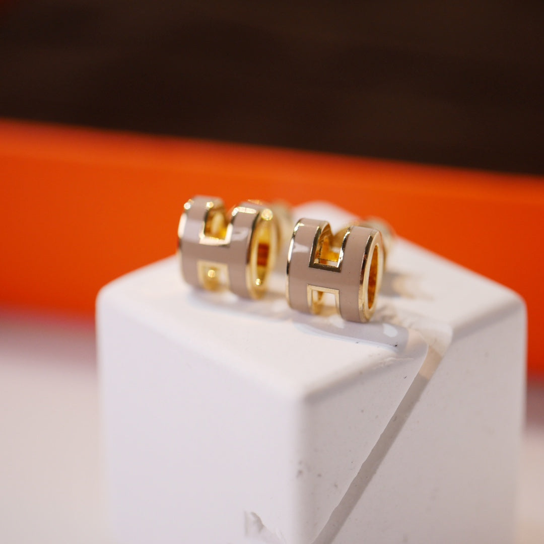 [Eternal Jewelry]MINI POP H GOLD EARRINGS GREY