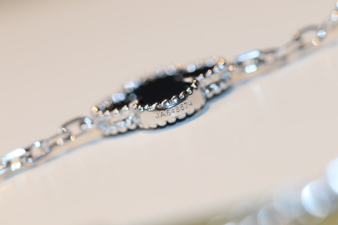 [Eternal Jewelry]CLOVER 20 MOTIFS ONYX DIAMOND SILVER
