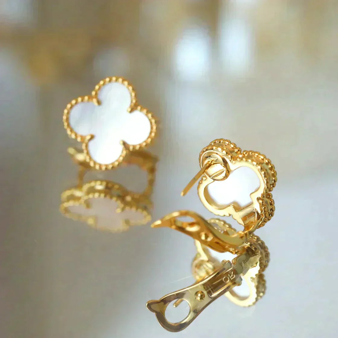 [Eternal Jewelry]CLOVER MEDIUM 1 MOTIFS  WHITE MOP STUD EARRINGS
