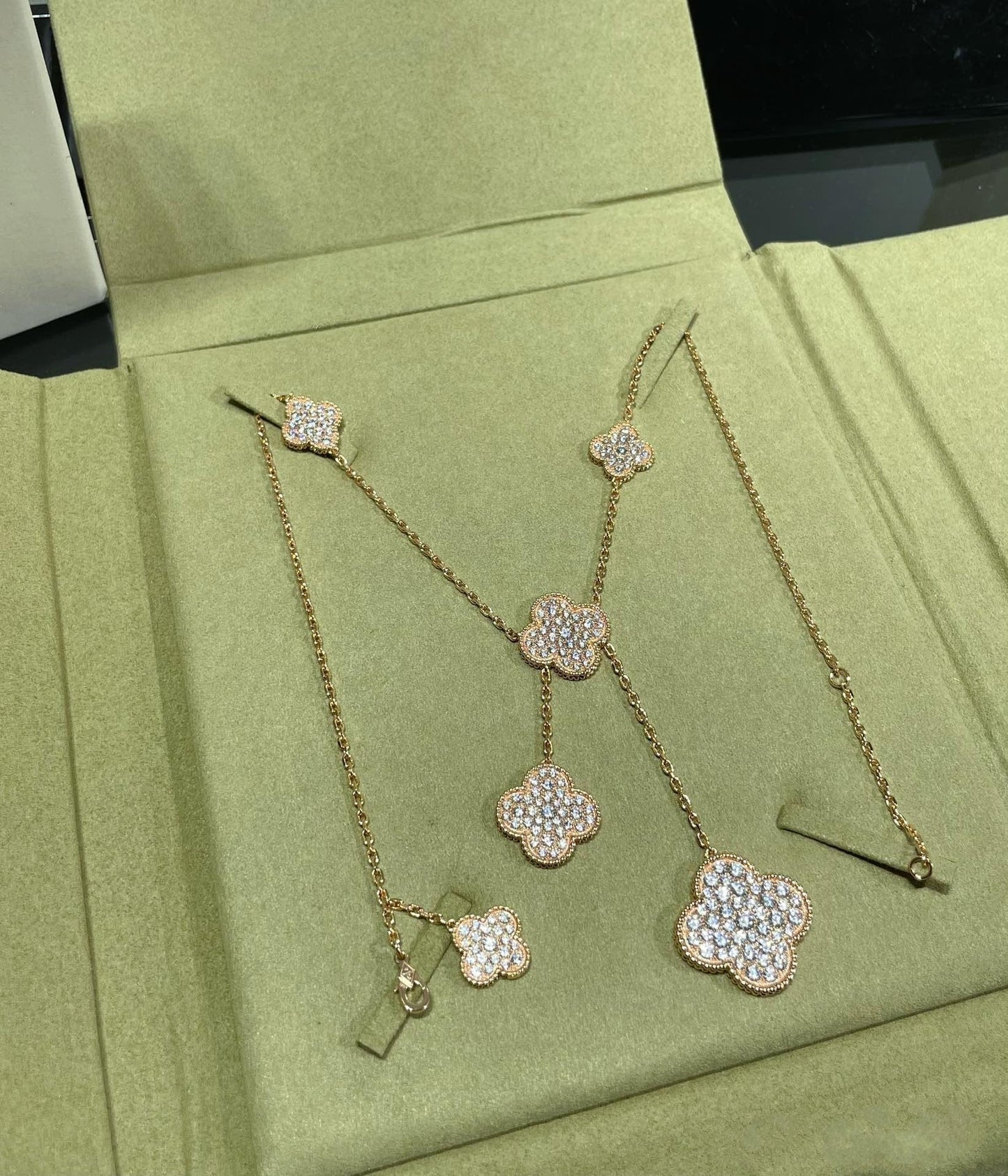 [エターナルジュエリー] クローバー6モチーフ ダイヤモンド パヴェネックレス