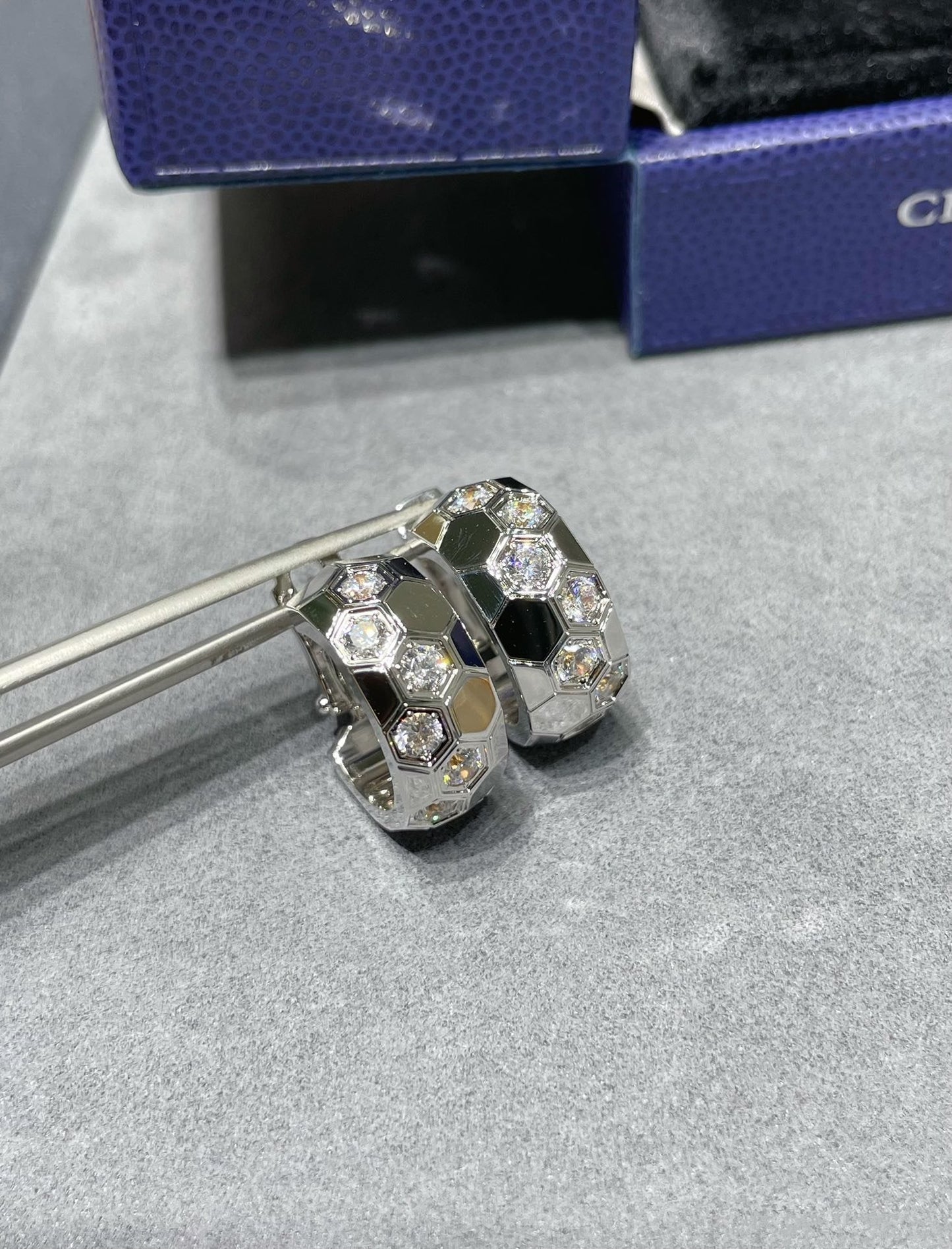 [Eternal Jewelry]BEE LOVE DIAMOND HOOP EARRINGS