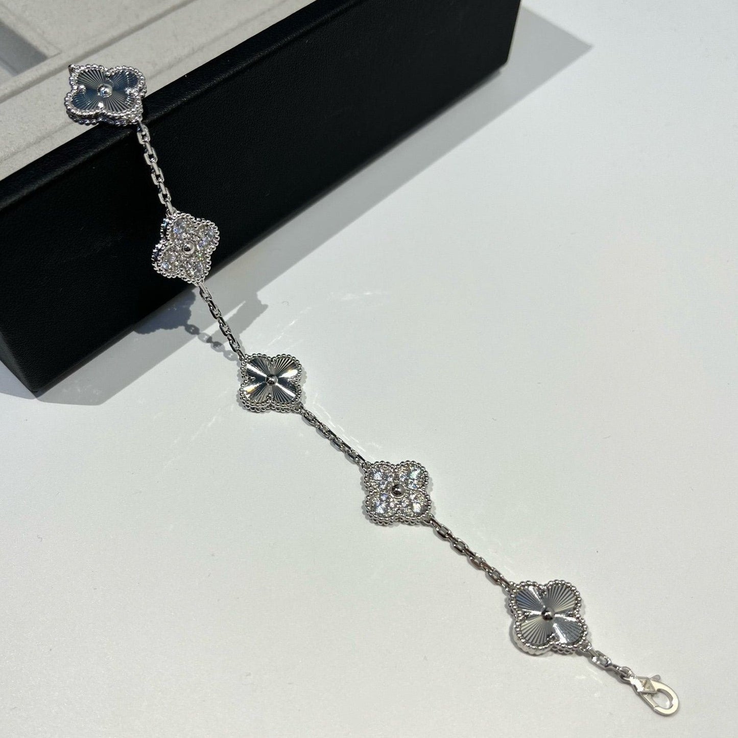 [Eternal Jewelry] CLOVER 5 MOTIF LASER BRACELET COLLECTION