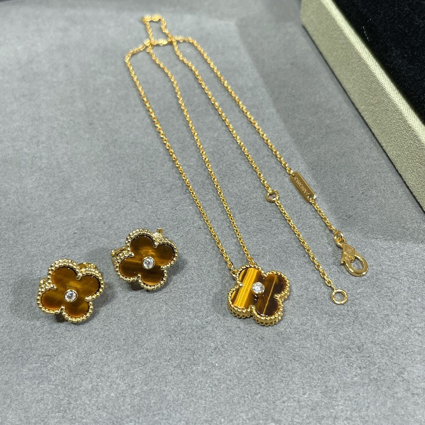 [Eternal Jewelry]CLOVER 15MM DIAMOND AND YELLOW TIGER'S EYE AGATE necklace