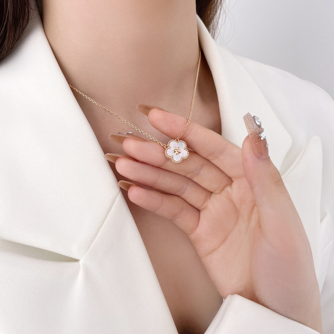 [Eternal Jewelry]LUCKY  WHITE MOP  PLUM BLOSSOM NECKLACE