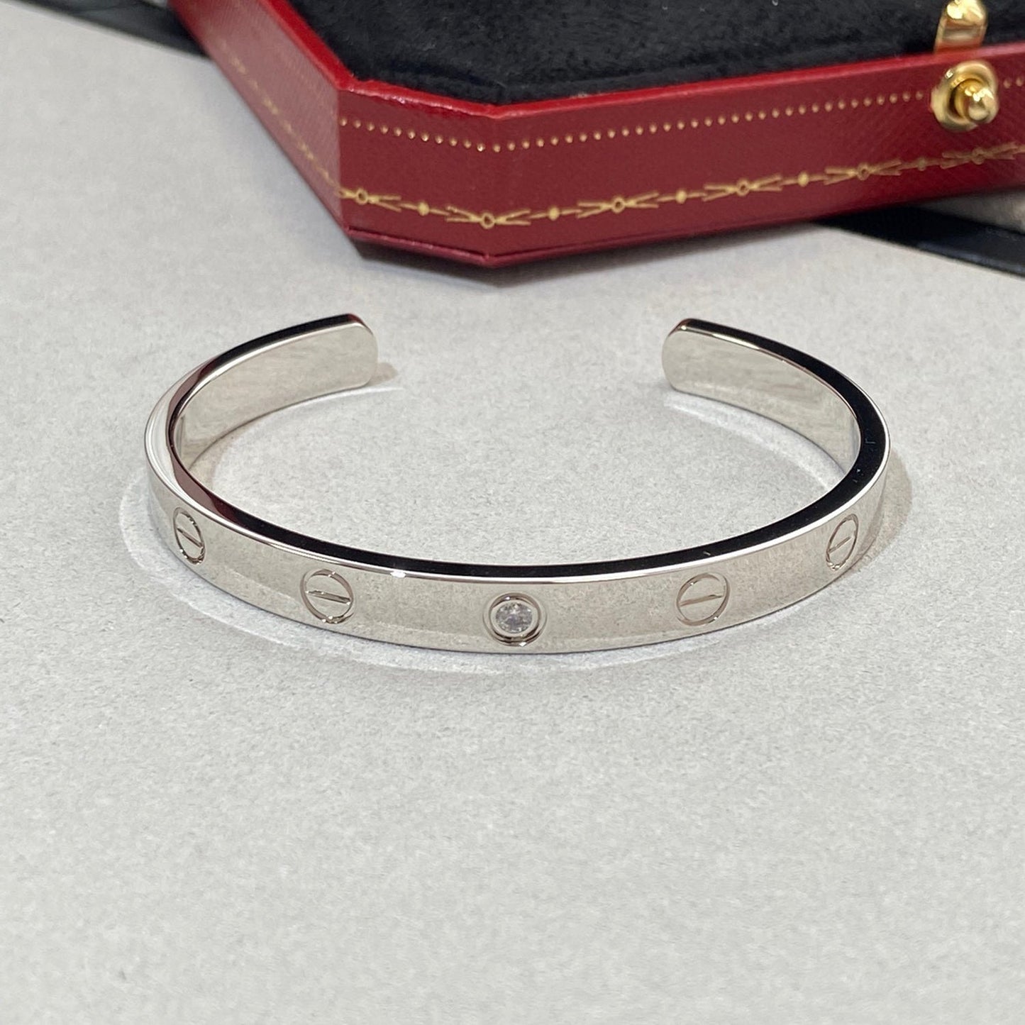 [エターナルジュエリー] LOVE ブレスレット 6.1MM 1 ダイヤモンド オープンカフ
