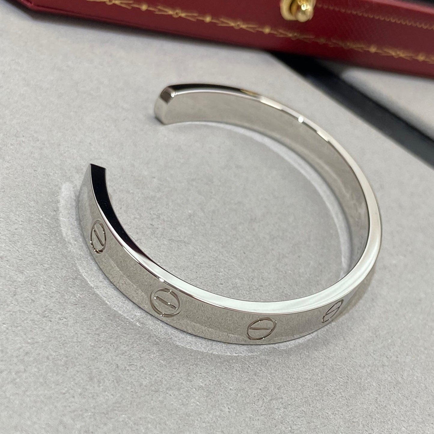 [エターナルジュエリー] LOVE ブレスレット 6.1MM 1 ダイヤモンド オープンカフ
