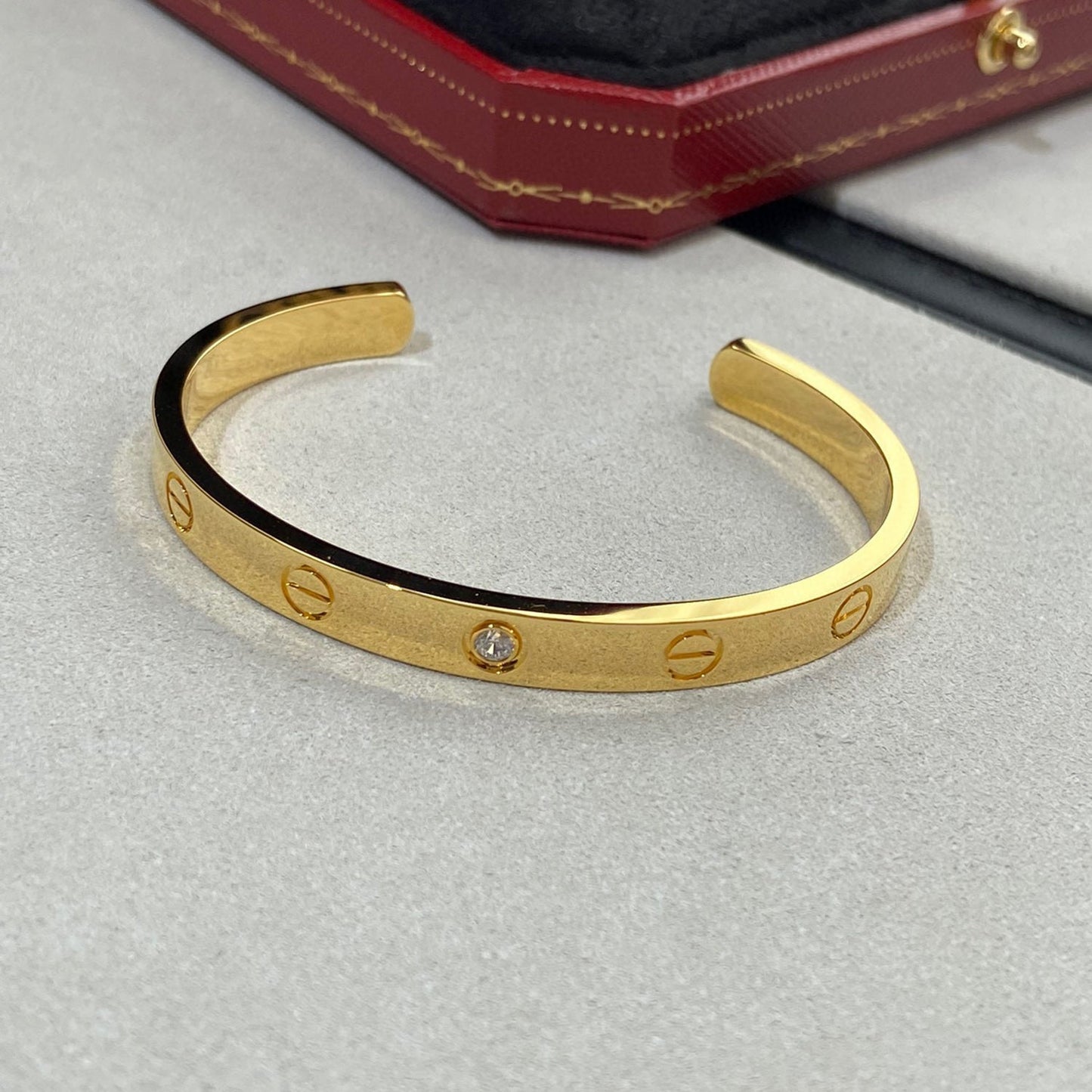 [エターナルジュエリー] LOVE ブレスレット 6.1MM 1 ダイヤモンド オープンカフ