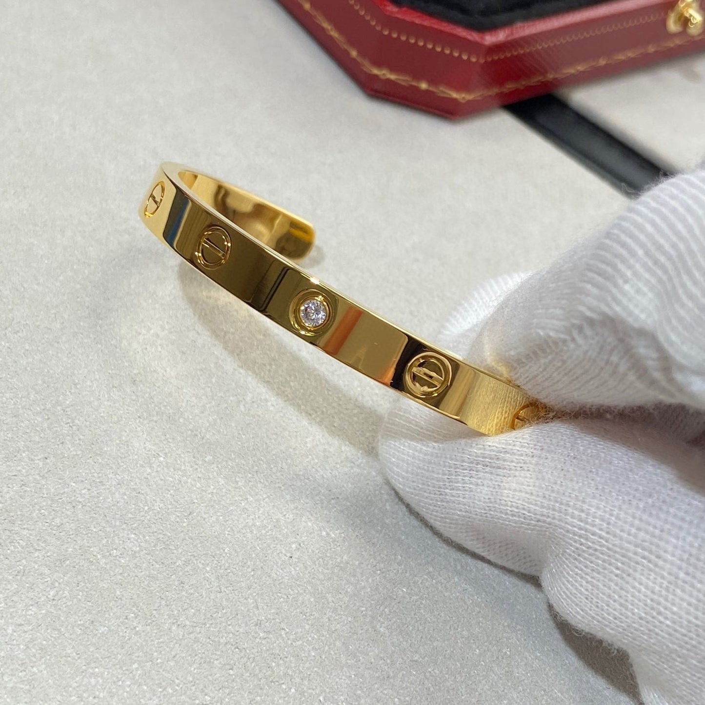 [エターナルジュエリー] LOVE ブレスレット 6.1MM 1 ダイヤモンド オープンカフ