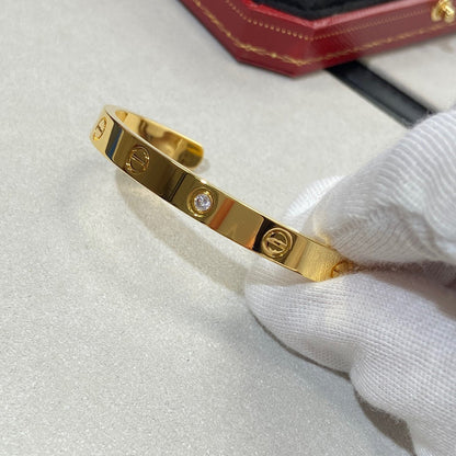 [エターナルジュエリー] LOVE ブレスレット 6.1MM 1 ダイヤモンド オープンカフ