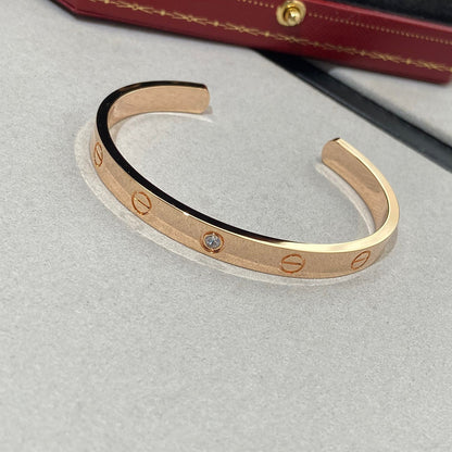 [エターナルジュエリー] LOVE ブレスレット 6.1MM 1 ダイヤモンド オープンカフ