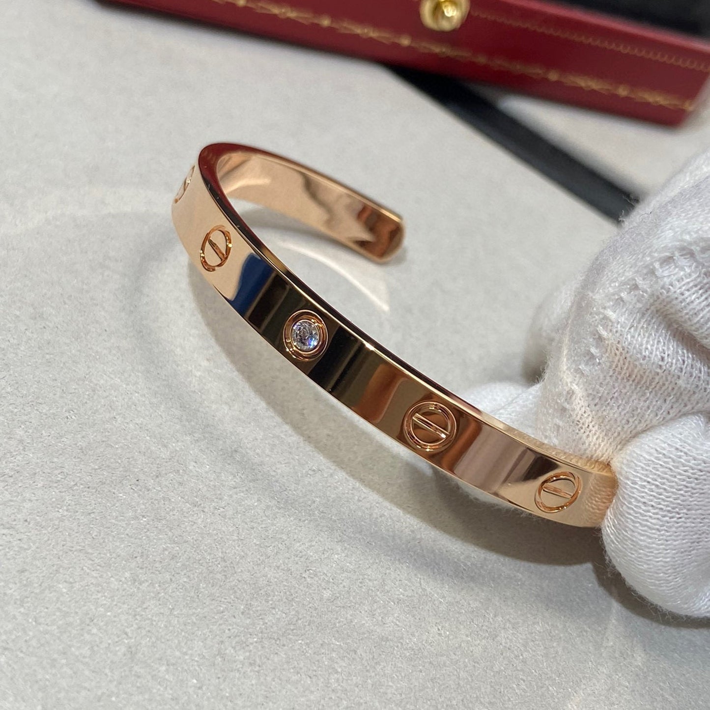 [エターナルジュエリー] LOVE ブレスレット 6.1MM 1 ダイヤモンド オープンカフ