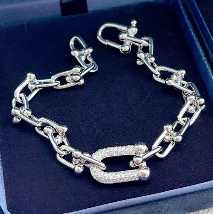 [Eternal jewelry] TF HORSESHOE BUCKLE DIAMOND BRACELET