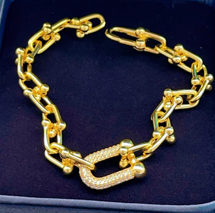 [Eternal jewelry] TF HORSESHOE BUCKLE DIAMOND BRACELET