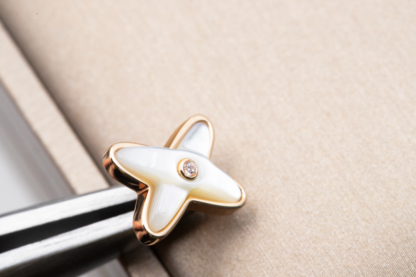 [Eternal Jewelry]JEUX DE WHITE MOP PINK GOLD DIAMOND EARRINGS