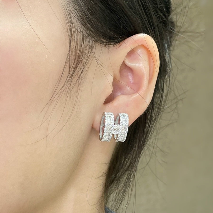 [Eternal Jewelry]H STUD EARRINGS WITH SILVER DIAMONDS