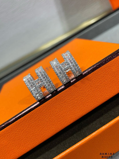 [Eternal Jewelry]H STUD EARRINGS WITH SILVER DIAMONDS
