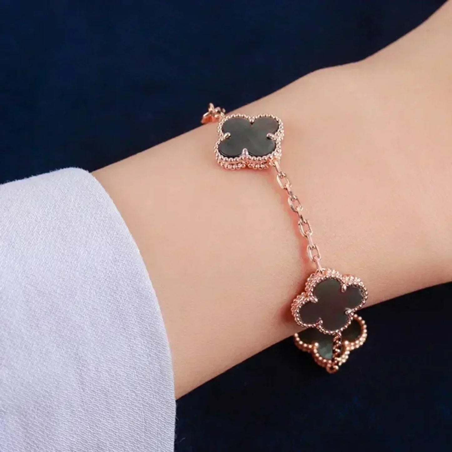 [Eternal Jewelry] CLOVER 5 MOTIF GRAY MOP BRACELET COLLECTION