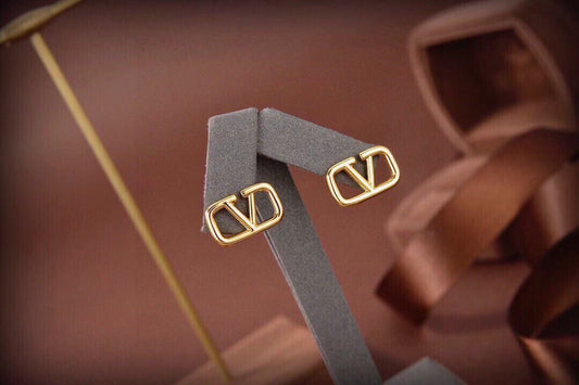 [Eternal Jewelry]Gold V-shaped stud earrings
