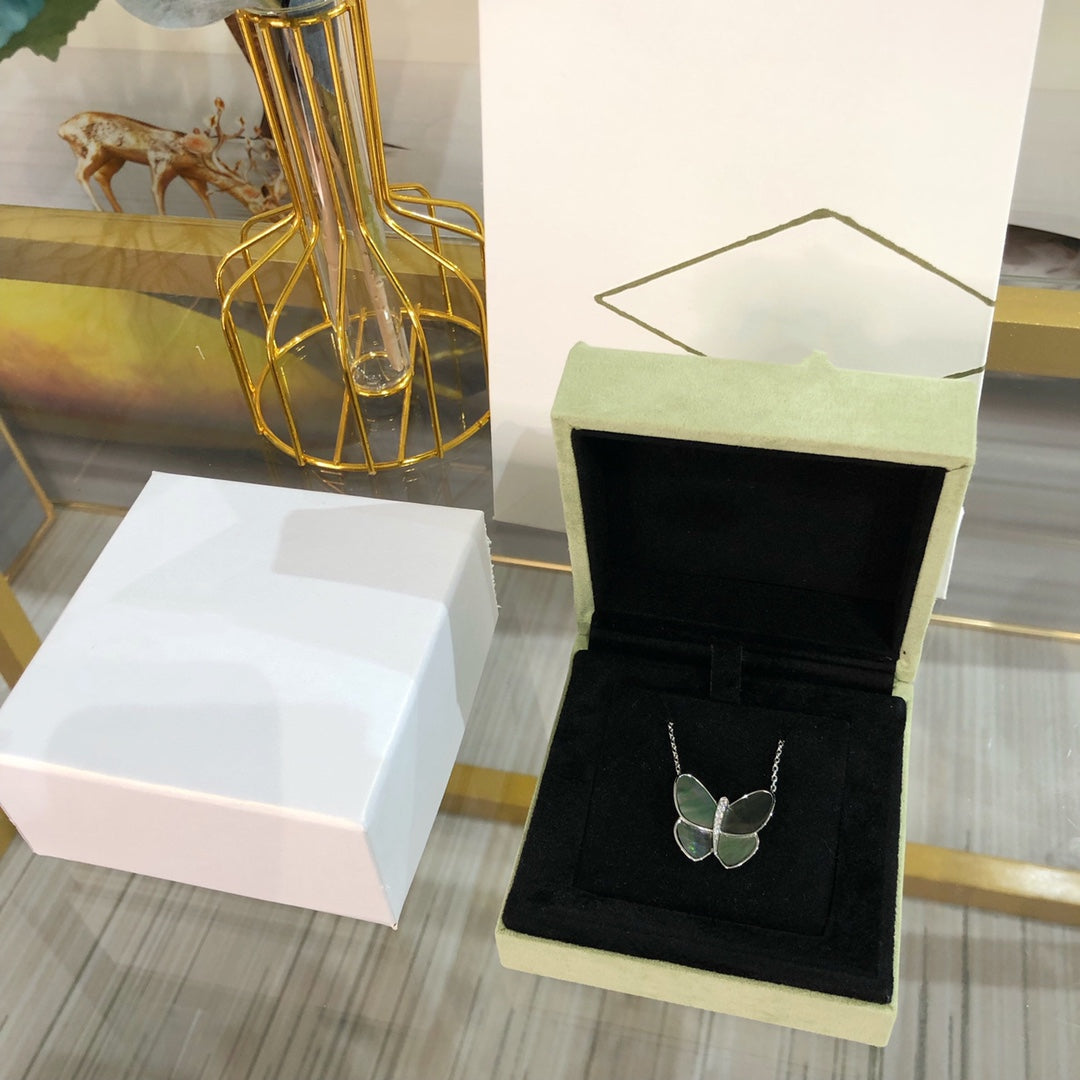[Eternal Jewelry]LARGE BUTTERFLY SILVER PENDANT DIAMOND NECKLACE