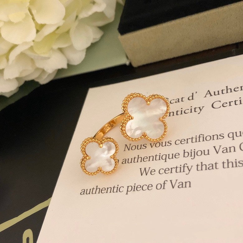 [Eternal Jewelry]CLOVER BETWEEN THE FINGER RING