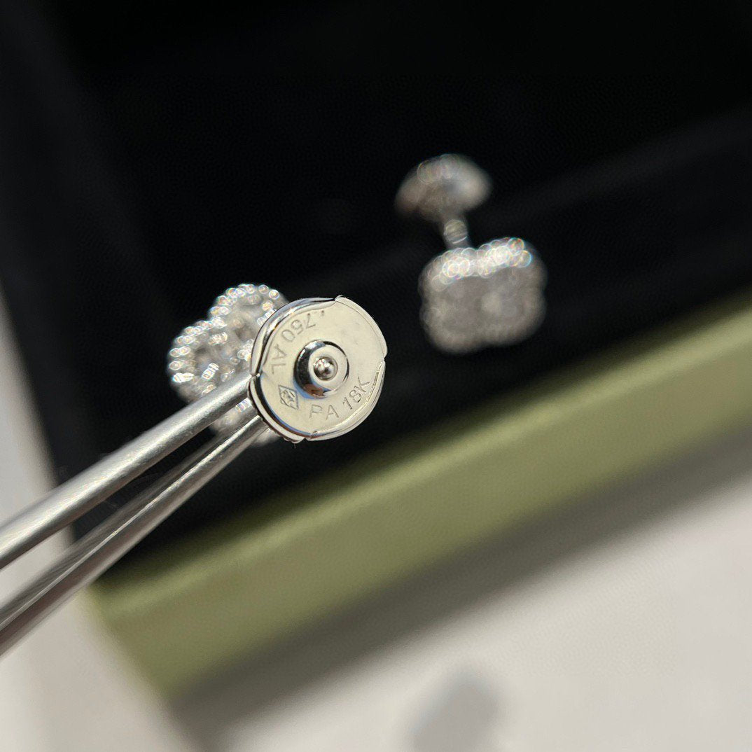 [Eternal Jewelry]CLOVER MINI DIAMOND STUD EARRINGS